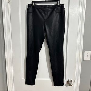 Simply Vera Vera Wang Pleather Black Leggings Size Medium.